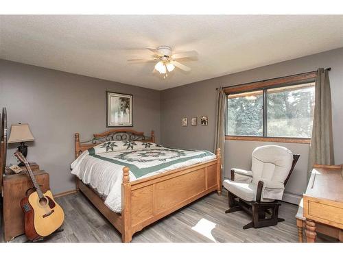425023 Rr 223, Rural Ponoka County, AB - Indoor Photo Showing Bedroom