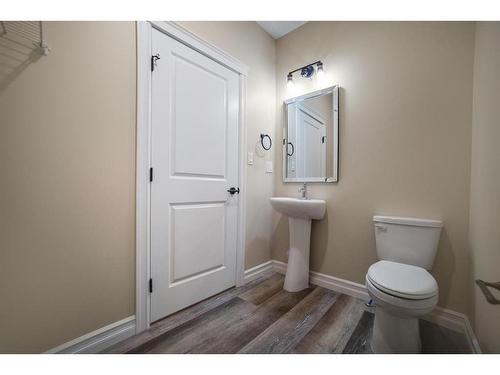 3312 50A Street Close, Camrose, AB - Indoor Photo Showing Bathroom