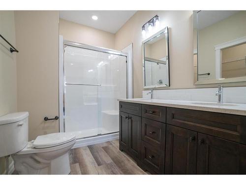 3312 50A Street Close, Camrose, AB - Indoor Photo Showing Bathroom