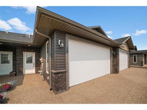 3312 50A Street Close, Camrose, AB - Outdoor