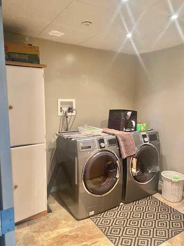 43365 Hwy 881, Hardisty, AB - Indoor Photo Showing Laundry Room