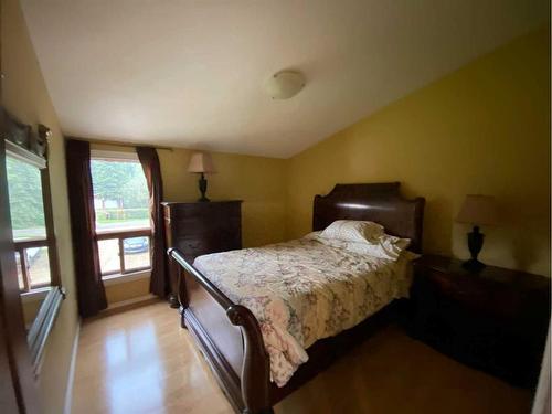 19 Parkland Crescent, Parkland Beach, AB - Indoor Photo Showing Bedroom
