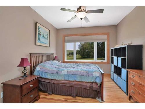 39325 Range Road 10, Rural Lacombe County, AB - Indoor Photo Showing Bedroom