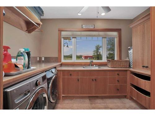 39325 Range Road 10, Rural Lacombe County, AB - Indoor Photo Showing Laundry Room