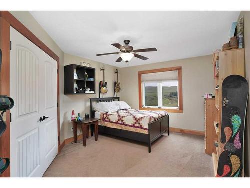 39325 Range Road 10, Rural Lacombe County, AB - Indoor Photo Showing Bedroom