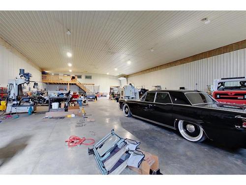 20-37280 Highway 816, Rural Red Deer County, AB - Indoor Photo Showing Garage