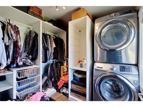 20-37280 Highway 816, Rural Red Deer County, AB - Indoor Photo Showing Laundry Room