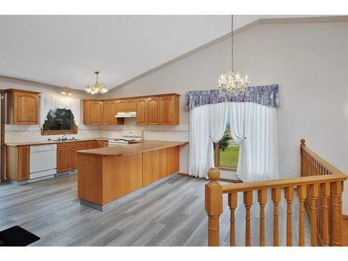 38269 Range Road 13, Rural Red Deer County, AB - Indoor Photo Showing Kitchen