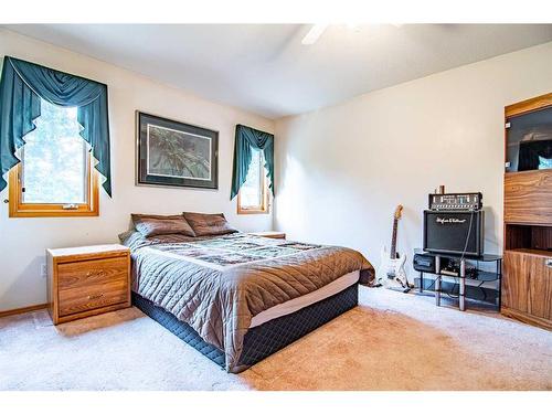 101-28539 Highway 54, Rural Red Deer County, AB - Indoor Photo Showing Bedroom