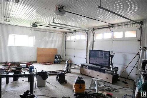 48327 Rge Rd 33, Warburg, AB - Indoor Photo Showing Garage