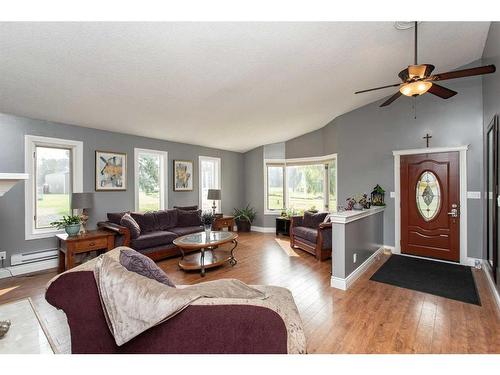 36241 Range Road 20, Rural Red Deer County, AB - Indoor Photo Showing Living Room