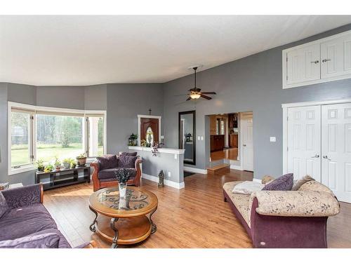 36241 Range Road 20, Rural Red Deer County, AB - Indoor Photo Showing Living Room