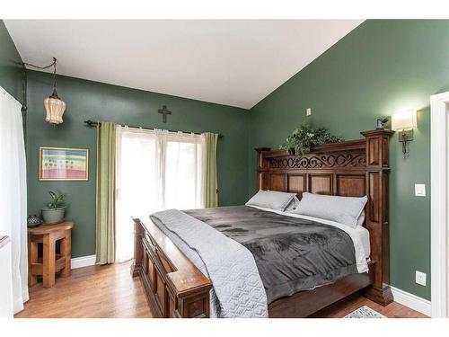 36241 Range Road 20, Rural Red Deer County, AB - Indoor Photo Showing Bedroom
