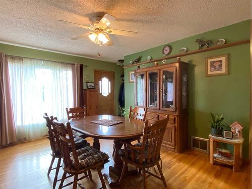 5207 49 Street, Ponoka, AB - Indoor Photo Showing Kitchen With Double Sink