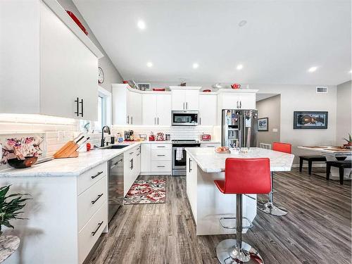 5011 C 49 Street, Stettler, AB - Indoor Photo Showing Kitchen With Upgraded Kitchen