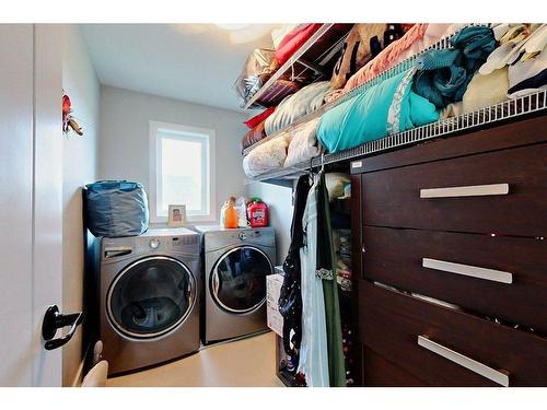 22 Victory Close, Red Deer, AB - Indoor Photo Showing Laundry Room