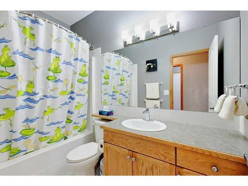 185 Alberts Close, Red Deer, AB - Indoor Photo Showing Bathroom