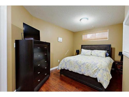 185 Alberts Close, Red Deer, AB - Indoor Photo Showing Bedroom
