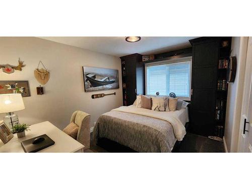191 Rattlepan Creek Crescent, Fort Mcmurray, AB - Indoor Photo Showing Bedroom