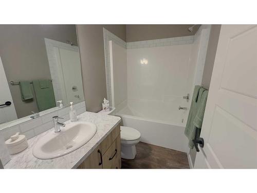 1 Ian Way, Sylvan Lake, AB - Indoor Photo Showing Bathroom