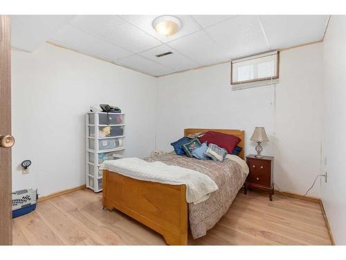 4905 55 Street, Killam, AB - Indoor Photo Showing Bedroom
