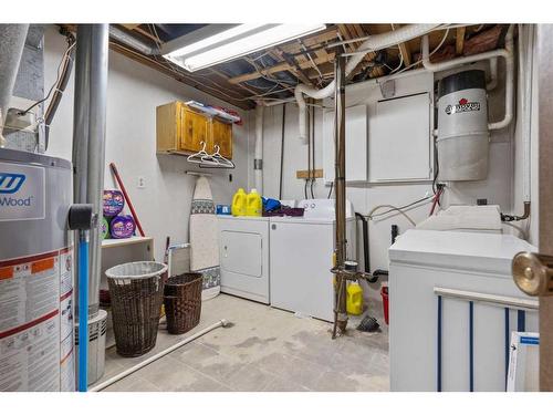 4905 55 Street, Killam, AB - Indoor Photo Showing Laundry Room