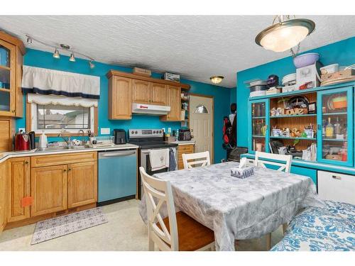 4905 55 Street, Killam, AB - Indoor Photo Showing Kitchen