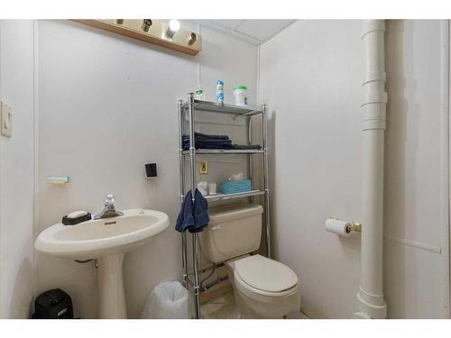 4801 51 Avenue, Sedgewick, AB - Indoor Photo Showing Bathroom