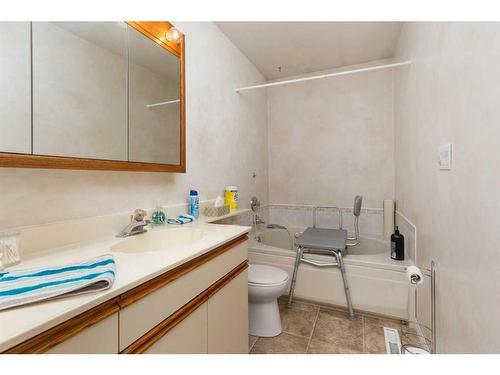 4801 51 Avenue, Sedgewick, AB - Indoor Photo Showing Bathroom