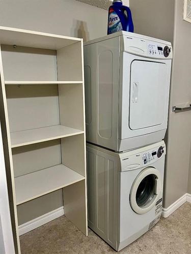 402-5428 51 Avenue, Rocky Mountain House, AB - Indoor Photo Showing Laundry Room
