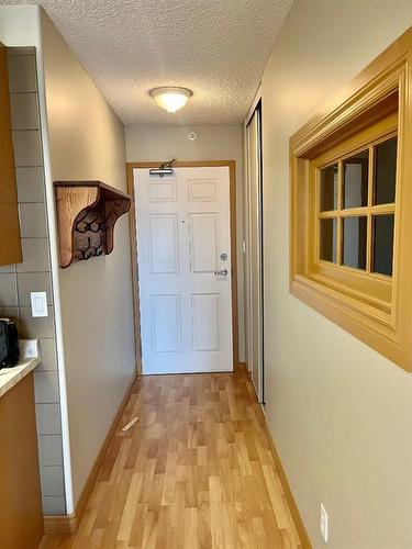 402-5428 51 Avenue, Rocky Mountain House, AB - Indoor Photo Showing Other Room