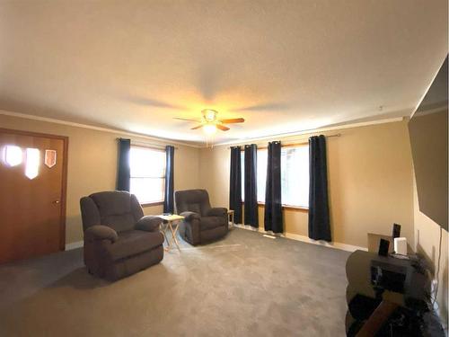 4602 54 Street, Ponoka, AB - Indoor Photo Showing Bedroom