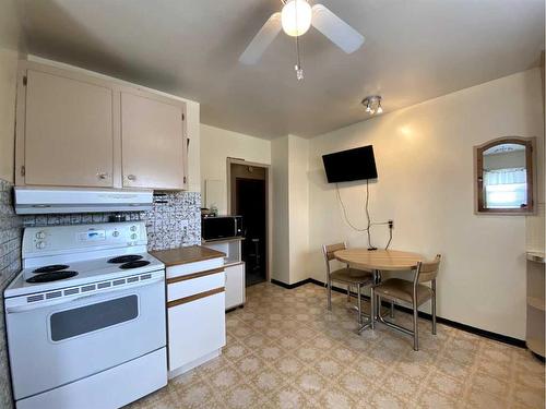 4602 54 Street, Ponoka, AB - Indoor Photo Showing Kitchen With Double Sink