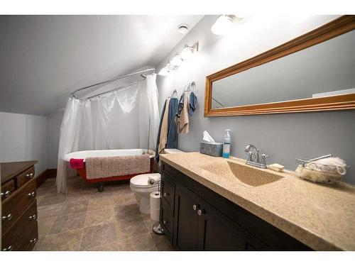 4803 50 Street, Lougheed, AB - Indoor Photo Showing Bathroom