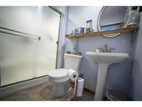 4803 50 Street, Lougheed, AB - Indoor Photo Showing Bathroom