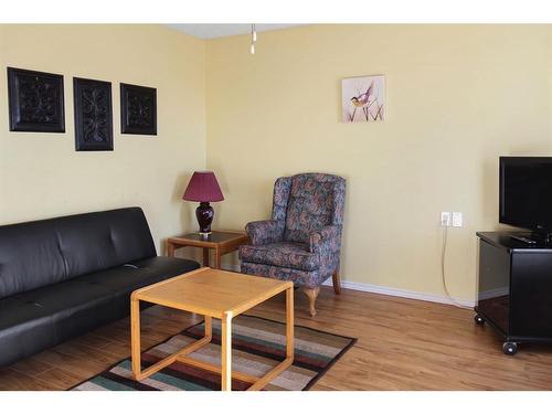 4840 49 Avenue, Irma, AB - Indoor Photo Showing Living Room