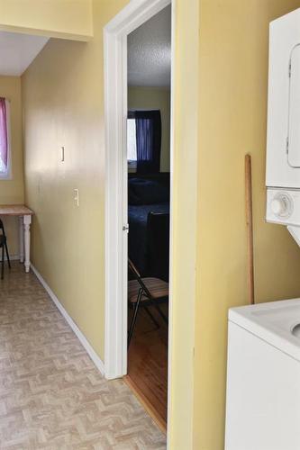 4840 49 Avenue, Irma, AB - Indoor Photo Showing Laundry Room