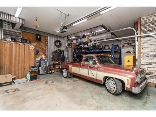 3 Henner'S Outlook, Lacombe, AB - Indoor Photo Showing Garage