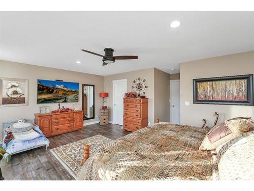 7014-35468 Range Road 30, Rural Red Deer County, AB - Indoor Photo Showing Bedroom