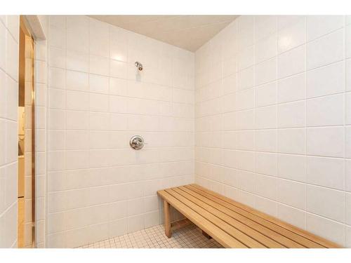 31-38311 Range Road 270, Rural Red Deer County, AB - Indoor Photo Showing Bathroom