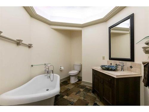 5761 51 Avenue, Innisfail, AB - Indoor Photo Showing Bathroom