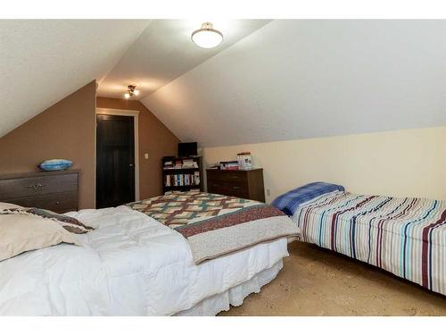 5761 51 Avenue, Innisfail, AB - Indoor Photo Showing Bedroom