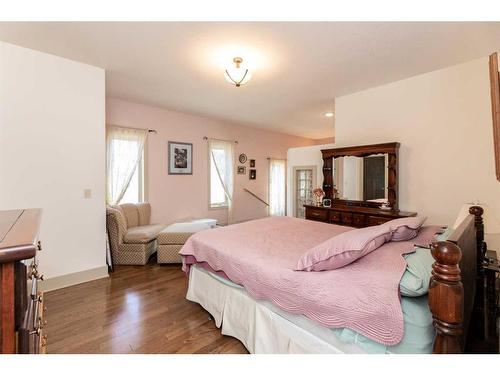 5761 51 Avenue, Innisfail, AB - Indoor Photo Showing Bedroom