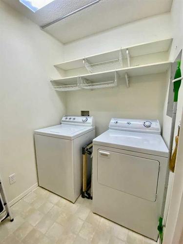 206-5428 51 Avenue, Rocky Mountain House, AB - Indoor Photo Showing Laundry Room