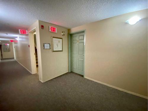 206-5428 51 Avenue, Rocky Mountain House, AB - Indoor Photo Showing Other Room