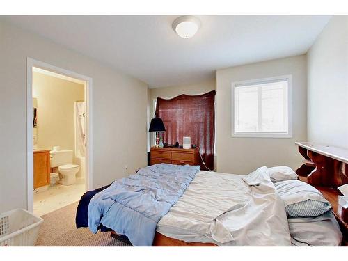 1601-5220 50A Avenue, Sylvan Lake, AB - Indoor Photo Showing Bedroom