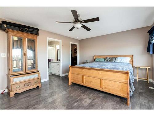 37301 Range Road 25, Rural Red Deer County, AB - Indoor Photo Showing Bedroom