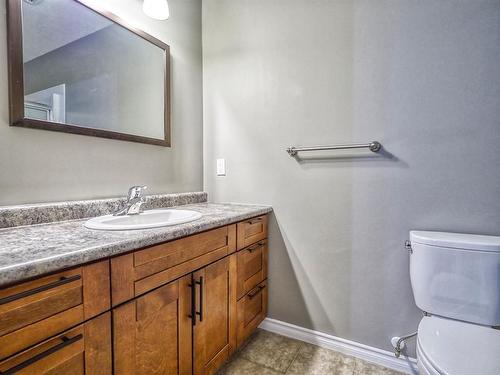 402 4Th Avenue, Elnora, AB - Indoor Photo Showing Bathroom