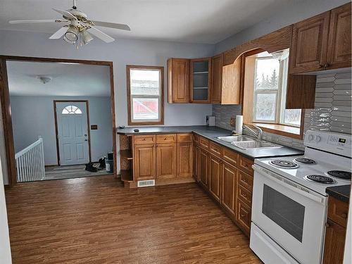 13177 Highway 602, Rural Flagstaff County, AB - Indoor Photo Showing Kitchen With Double Sink