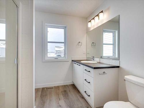 150 Vancouver Crescent, Red Deer, AB - Indoor Photo Showing Bathroom